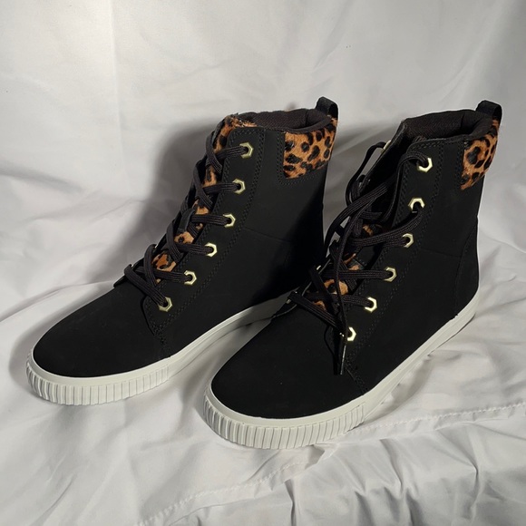 High Top Timberland Shoes with Leopard Detail - Picture 2 of 6